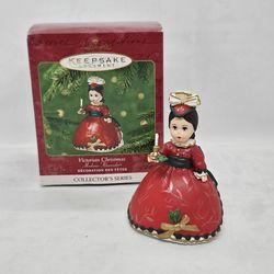 New Hallmark Madame Alexander Victorian Christmas Ornament 2001 6th Candle doll

Handcrafted - ISSUE DATE 2001
Victorian Christmas 
Madame Alexander ,