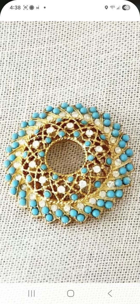 Vtg.SARAH COVENTRY  GOLD TONE TURQUOISE & OPALECENT CRYSTALS PIN