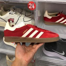 The red wholesale price of Dexun shoes is only one pair.