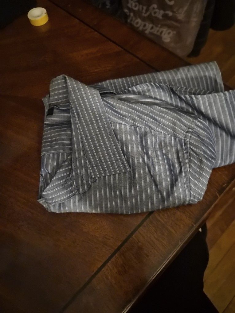 Marc Anythony Mens XL button Up Shirt