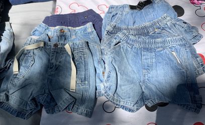 Boys sz is I8 month shorts