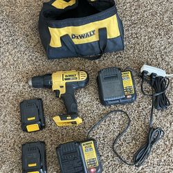 DEWALT 20V MAX Cordless Drill/Driver Kit w/ 4 Batteries & 2 Chargers Included (DCD777C2) All Tested/Working