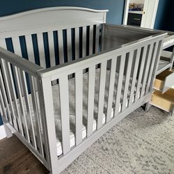Baby Crib With Side Shelf