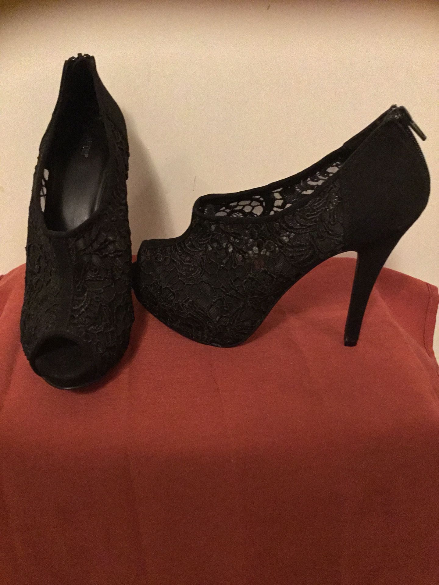 Apt. 9 Size 10 Black Lace Heels