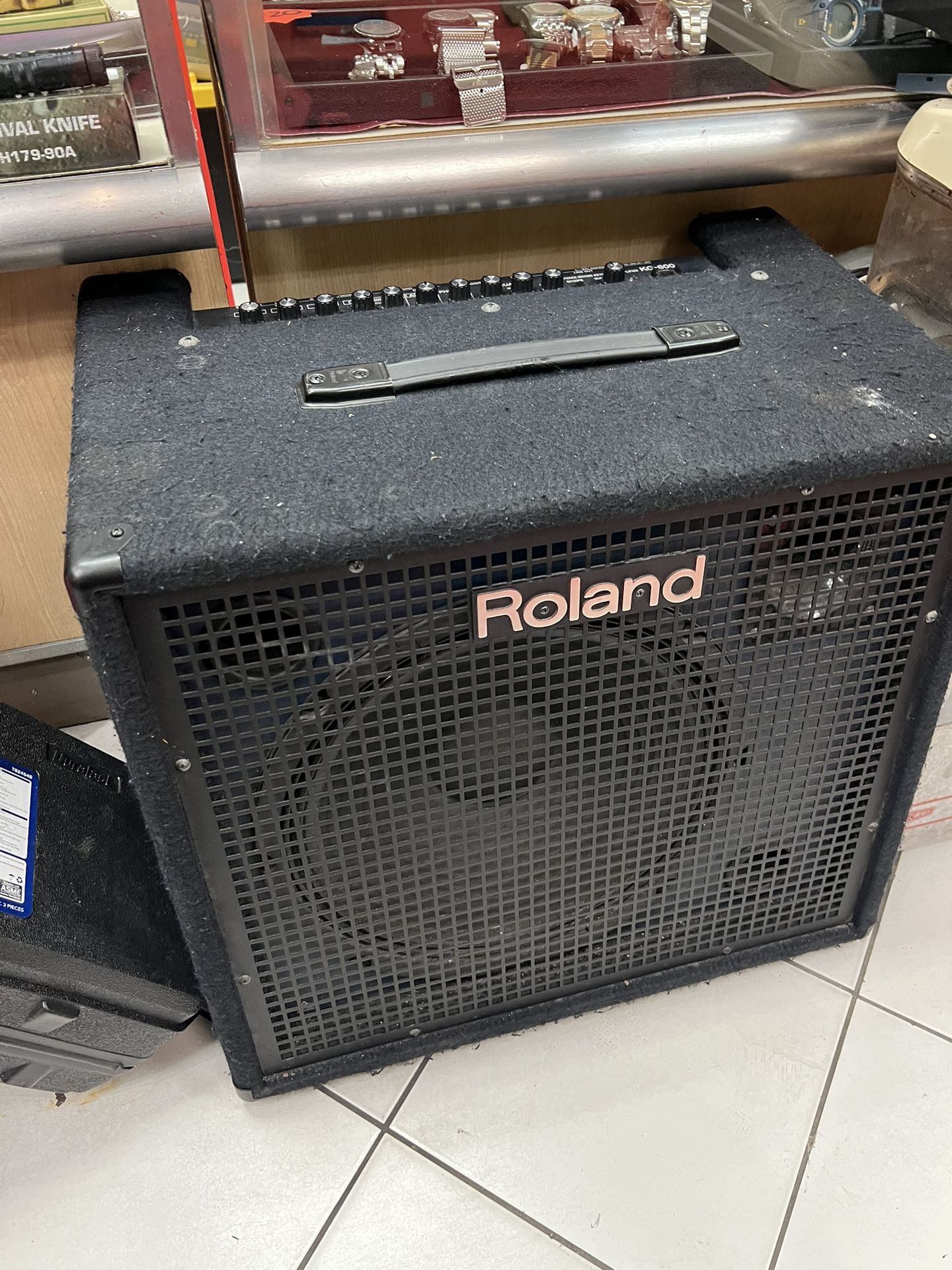Roland KC-600 Stereo Mixing 200w 4-channel Keyboard Amp Amplifier