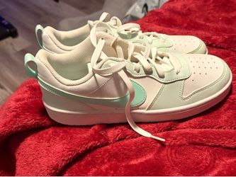 Teal Nike shoes - size US 7Y