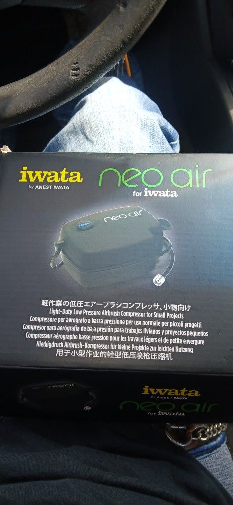 Iwata Neo Air - Light Duty Airbrush Compressor And Iwata Airbrush