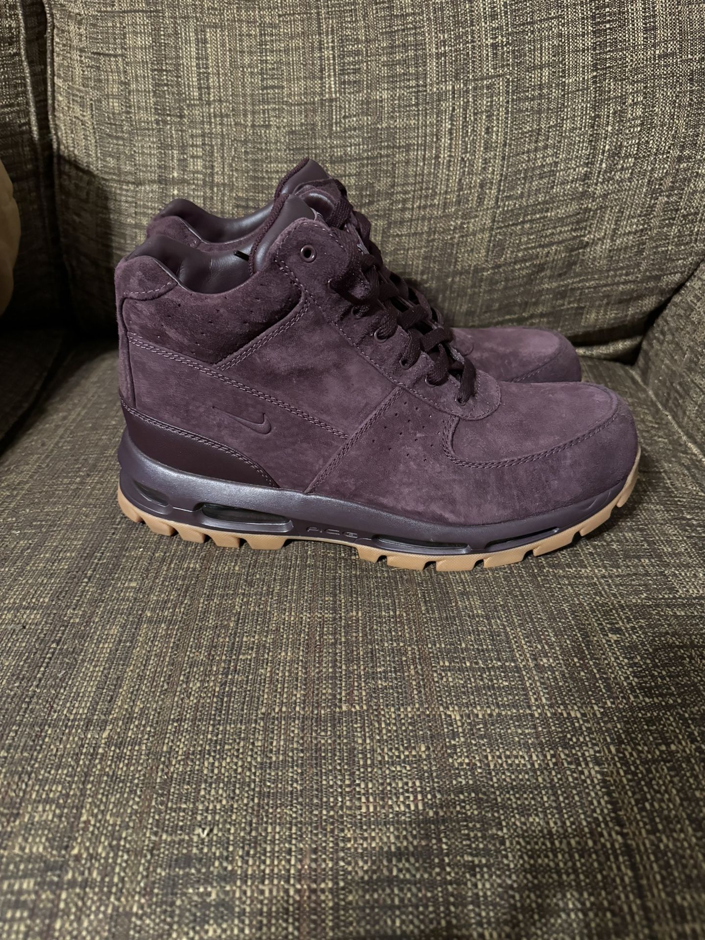 Nike Air Max Goadome ACG Burgundy Suede Boots