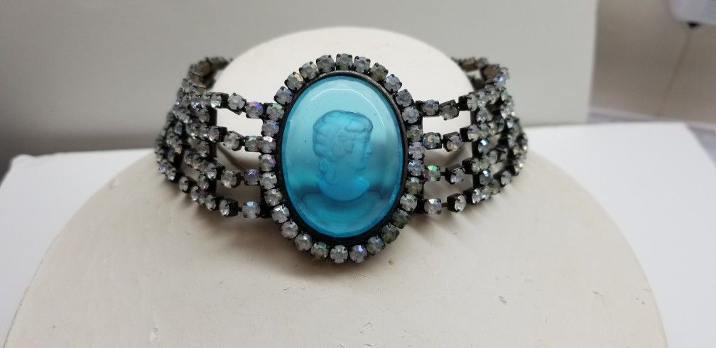 Benchmark Victorian Choker