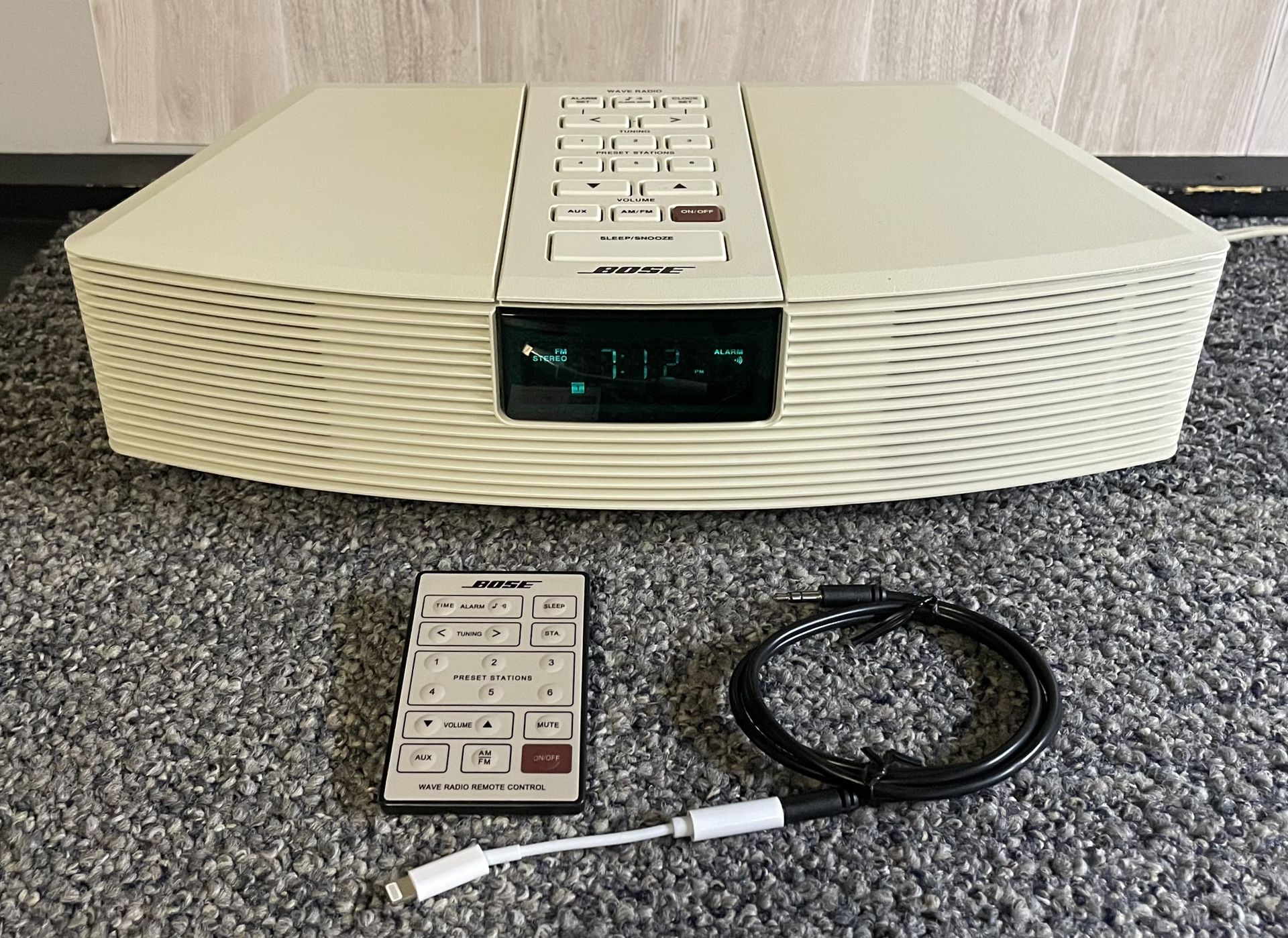 Bose Wave Radio With Remote And Phone Cable