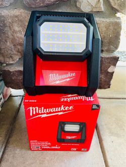 Milwaukee M18 Rover Dual Power Flood Light 4000 Lumen 2366-20 Tool Only New