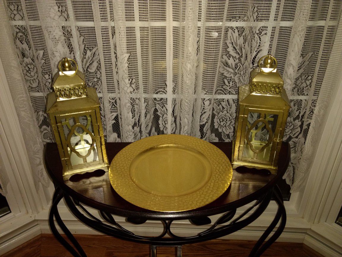 125 Gold Hand Hammered Charger Plates & 10 Matching Lanterns