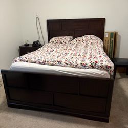 Queen Bed Real Wood Like New 4 Drawer