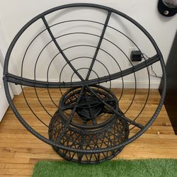 Pier 1 Large metal Papasan Chair And Cushion Excellent Condition 