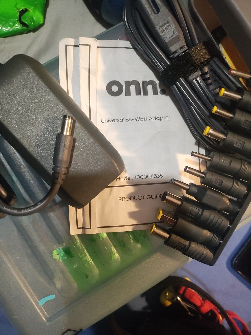 O N N Universal 65 Watt Adapter Model 100004335 10 Piece In One Adapter