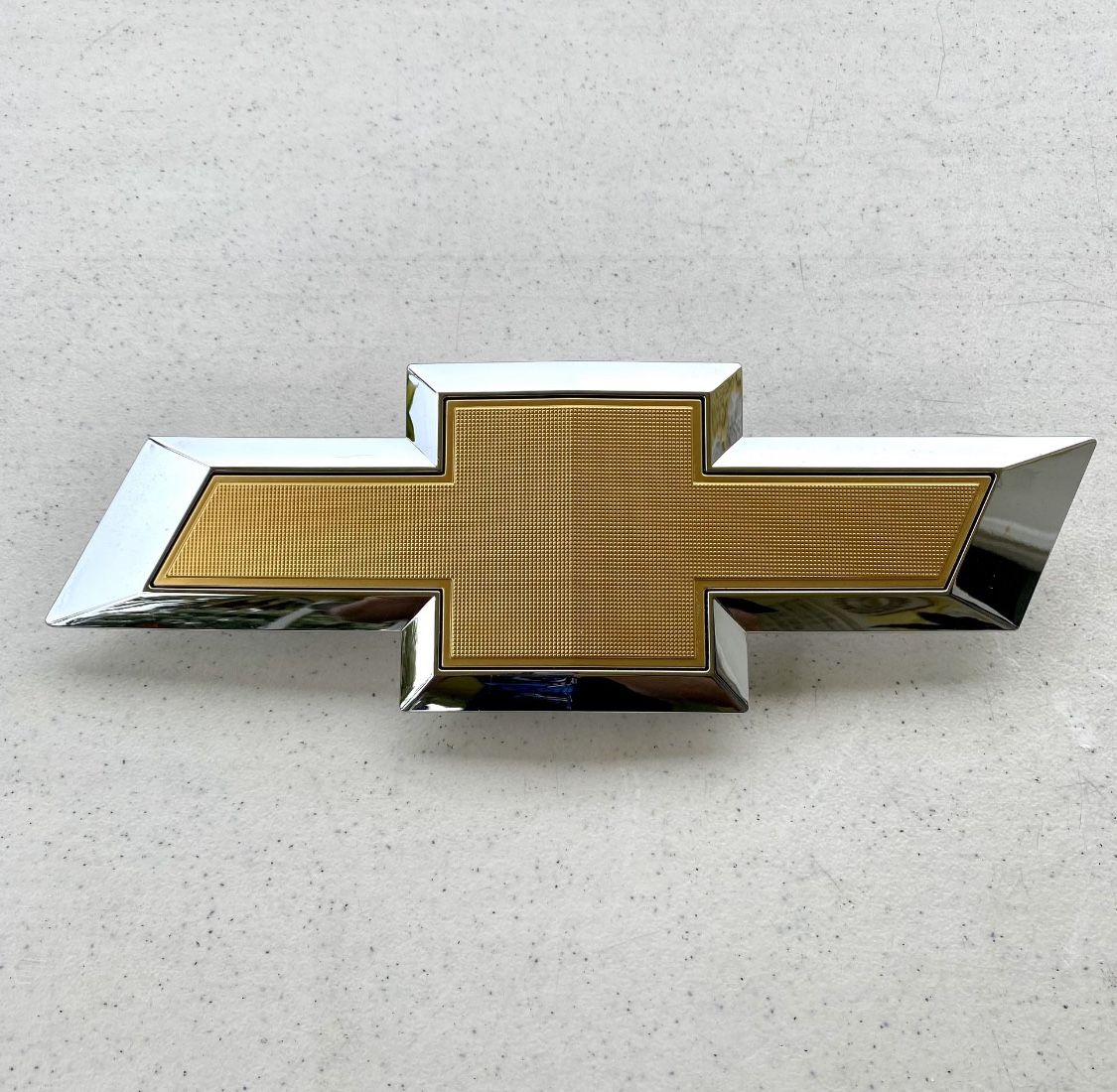 2016-19 Chevy Silverado 1500 OEM Gold Front Grille Bowtie Emblem with Chrome Outline - 2 3 2 3 6 3 0 1