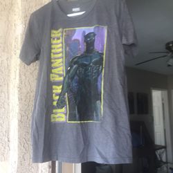 Woman Black Panther Shirt Size Medium 