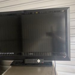 32 Inch Vizio TV