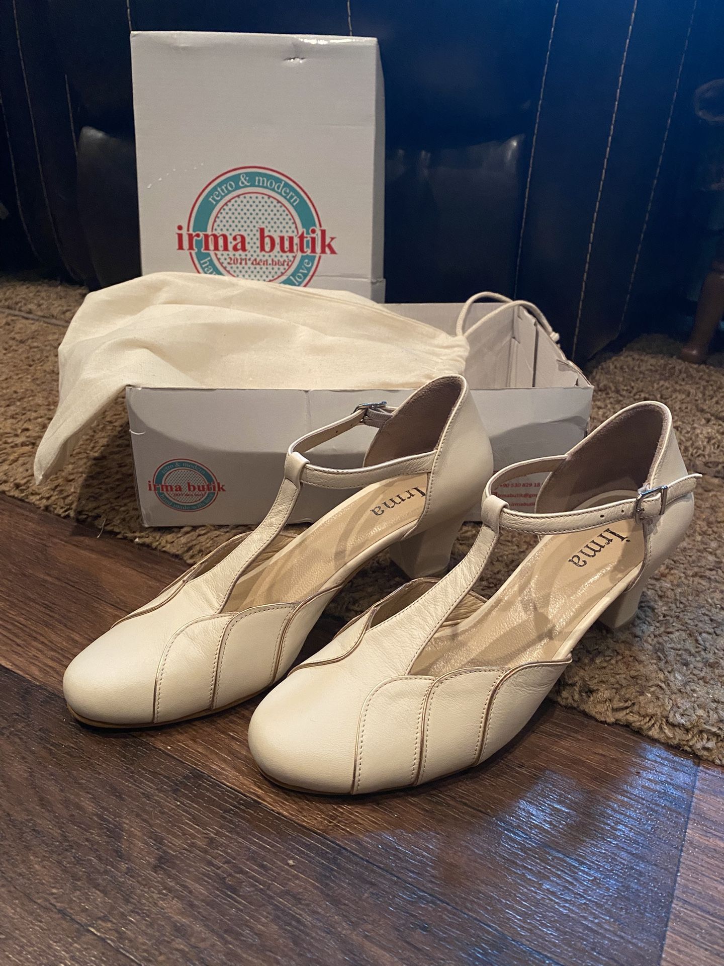 Irma Butik NEW Off White Leather Retro Dancing Pumps 7.5