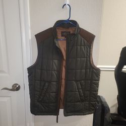 Madison Creek Outfitters Quilted Vest Men's Small (S) - Green/Brown Microsuede Trim