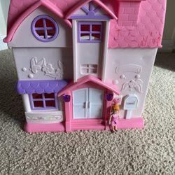 Doll House With Accessories 