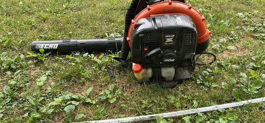 Echo PB-770T Commercial Backpack Blower  Professional-grade Echo PB-770T backpack blower in excellent working condition. Powered by a reliable 63.3cc 