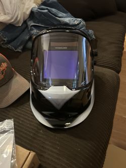 Welding helmet