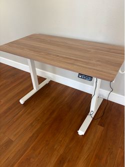 Electric adjustable standing desk