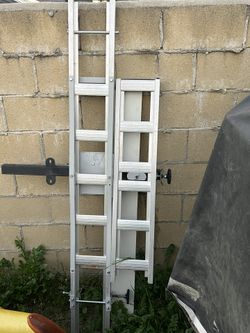 Motorcycle trailer hitch mount