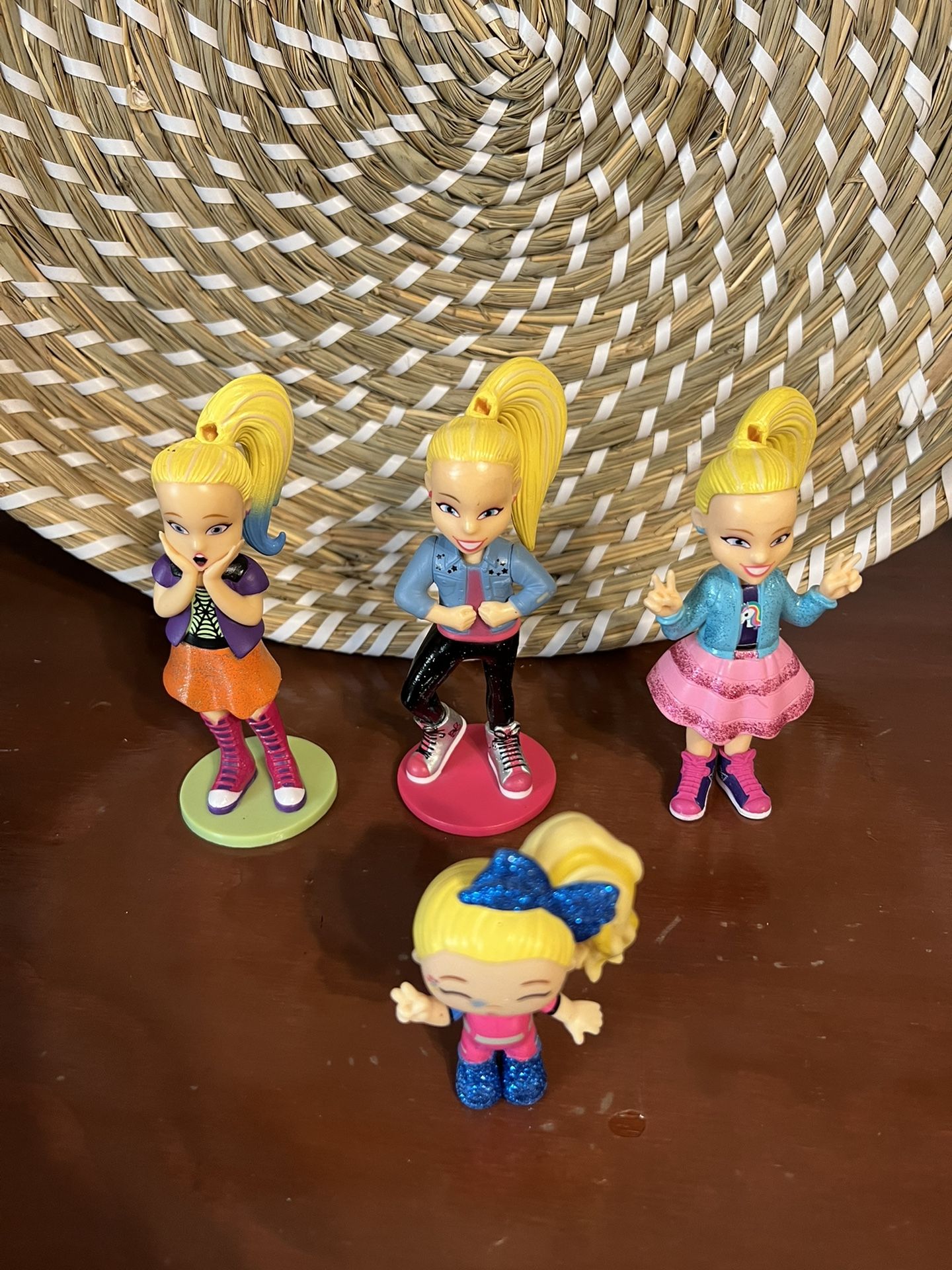 JoJo Siwa small doll 4 pieces
