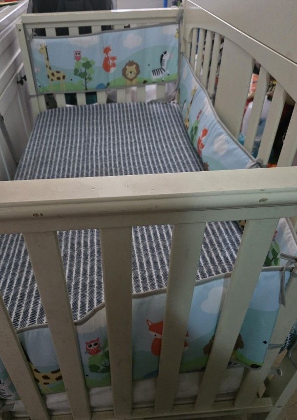 Cuna De Madera Con 2 Colchones Negociables 100$