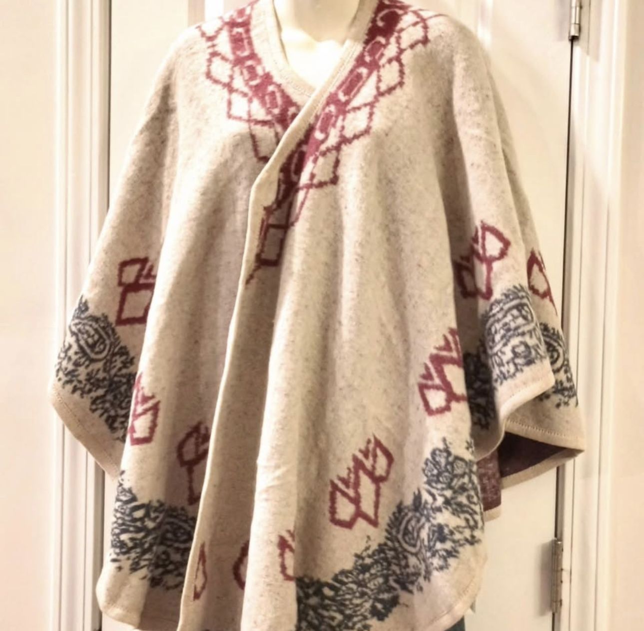 NWT Life Is Beautiful Reversible Bohemian Patterned Poncho Cape