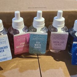 5 Bath And Body Works Wallflowers 
