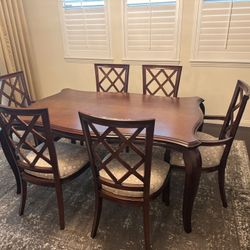 Dining table with 6 Chairs 5-28-25 Available 