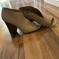 Woman’s Shoes Vince Camuto size 7