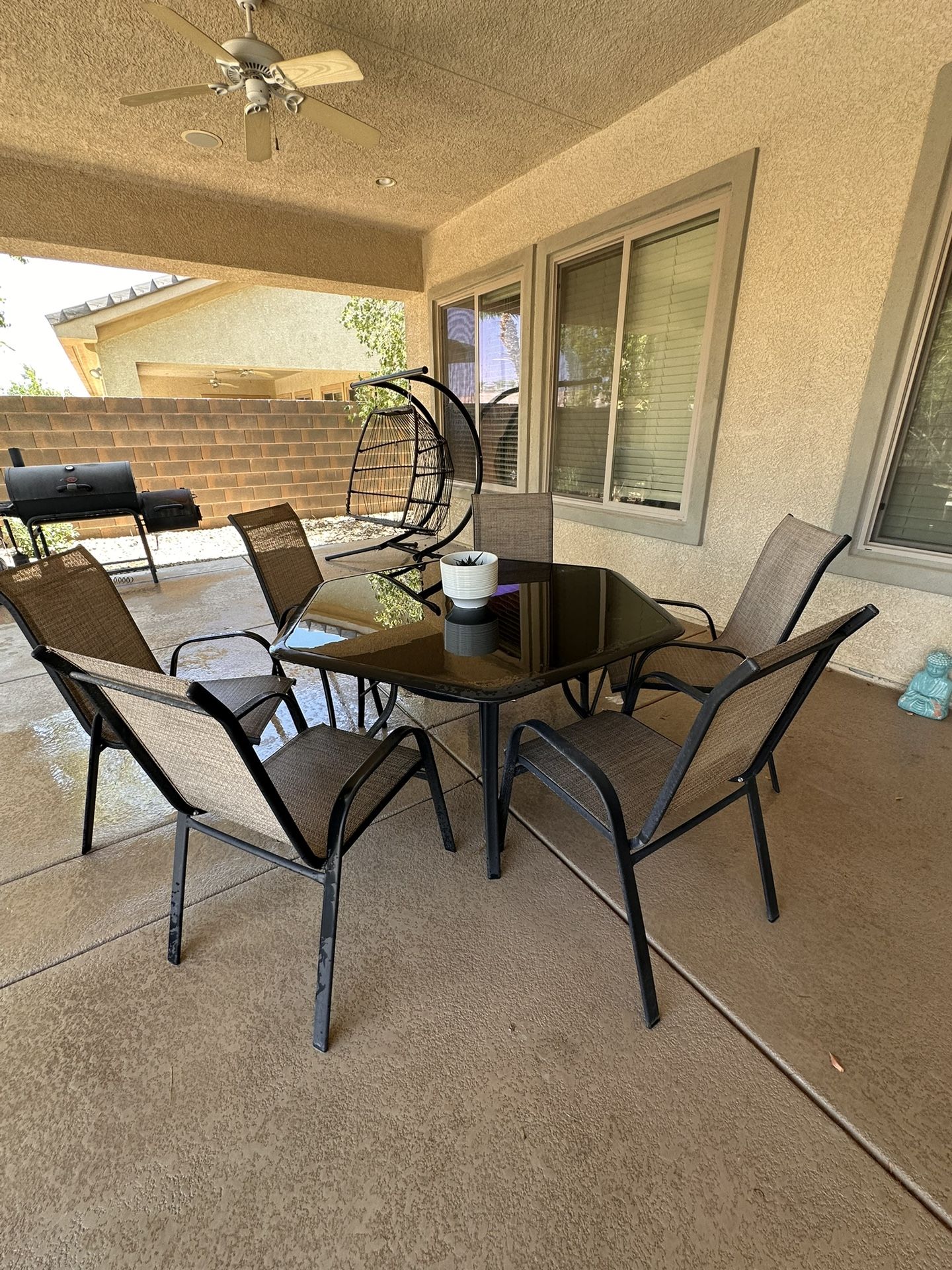 Patio Table Excellent Condition
