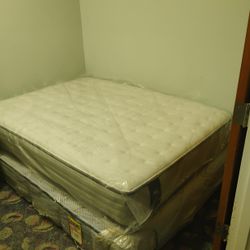 Full Size Mattress And Box Spring. 