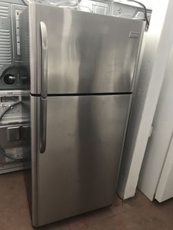 Frigidaire apartment sizes refrigerator w/ice make and warranty