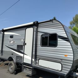 Travel Trailer Jayco Jayfligh SLX Baja Edition 