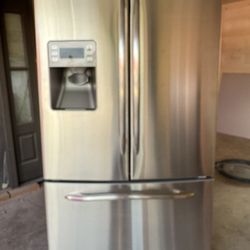 GE Profile 25.8 Cu French Door Refrigerator 