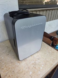 Retro style Mini Refrigerator Frigidaire 10 Liter fridge .035 Cu ft,  portable,  great for an office, RV, mancave