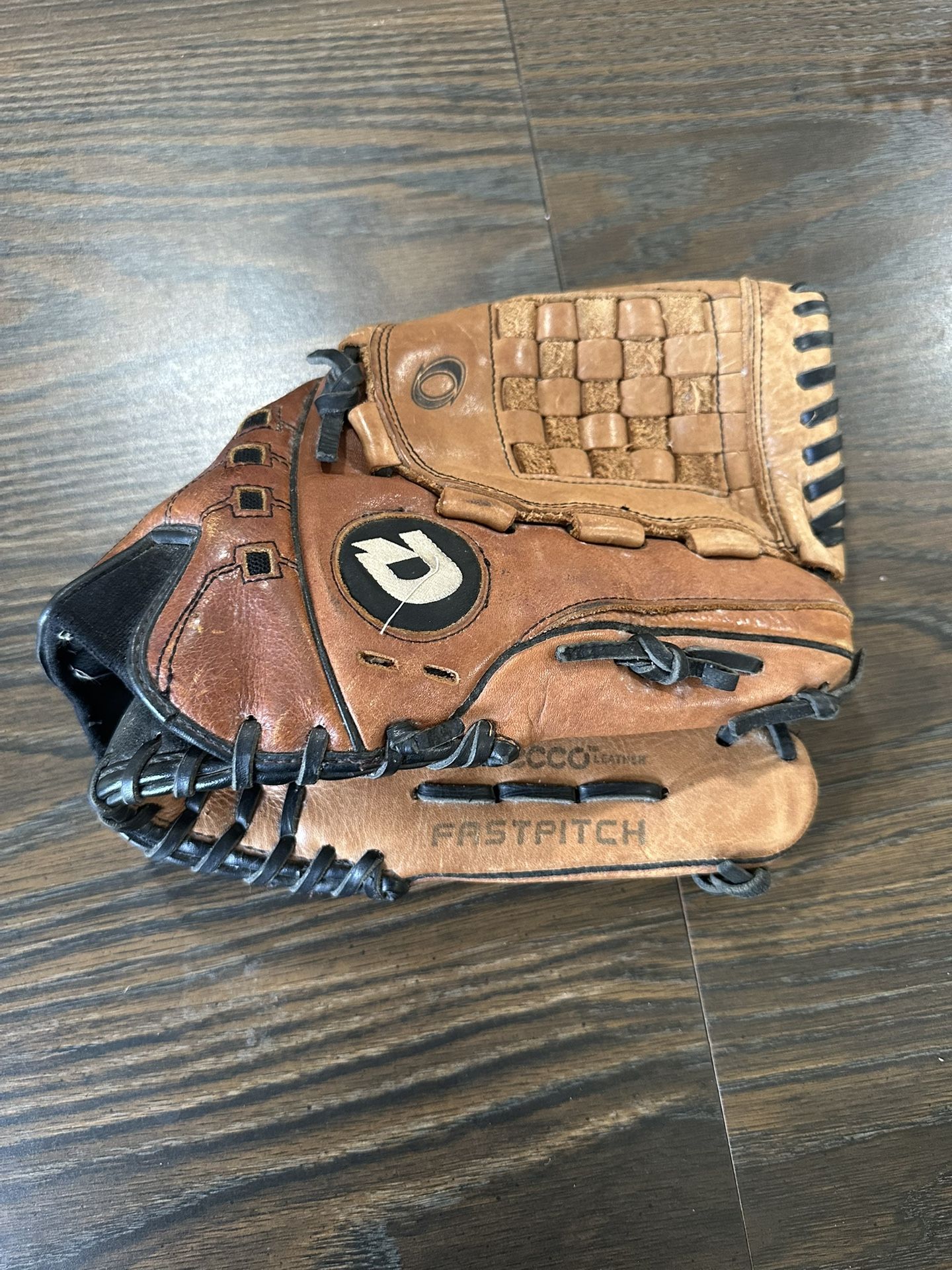 DeMarini Fast Pitch Baseball Glove