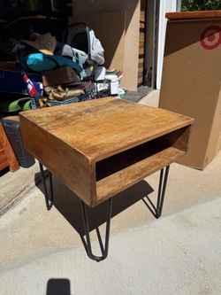 Wood End Table with Hairpin Legs