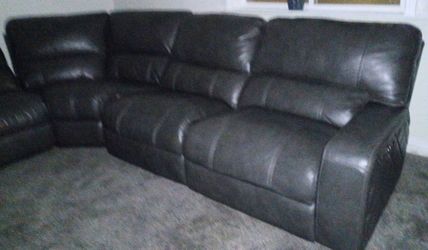 LIKE BRAND NEW SECTIONAL COUCH