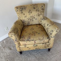Many Free Furniture - sofas, armchairs, desk chair