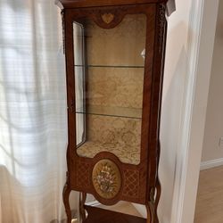 Antique China Cabinet / Curio Cabinet 