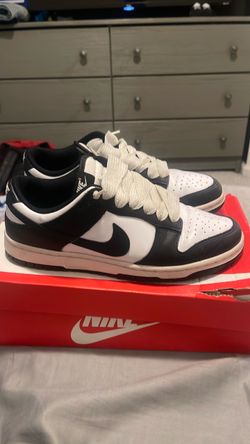 Panda dunks size 9.5w 8m
