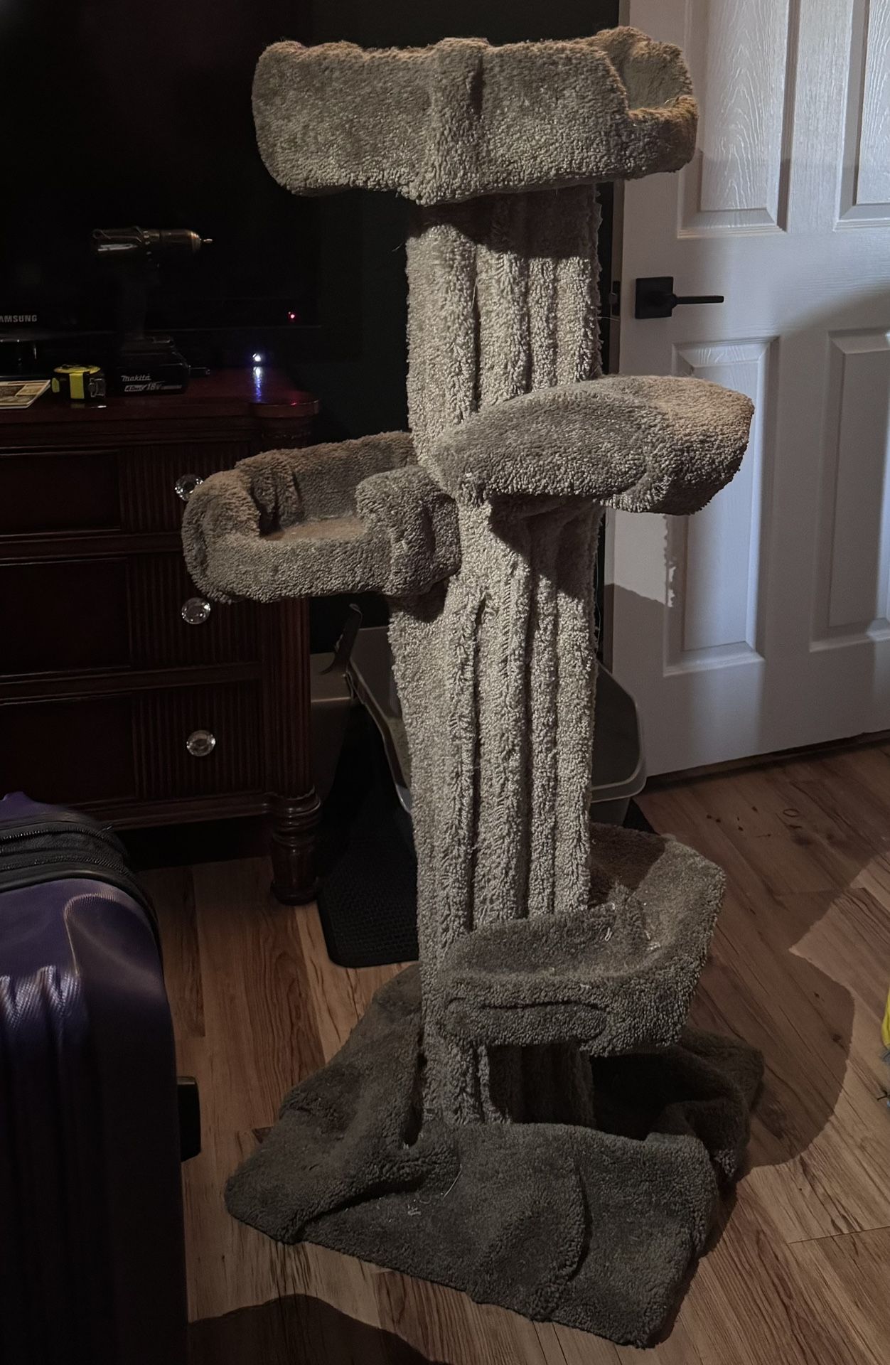Cat Tree 50in x 24in (HxL)