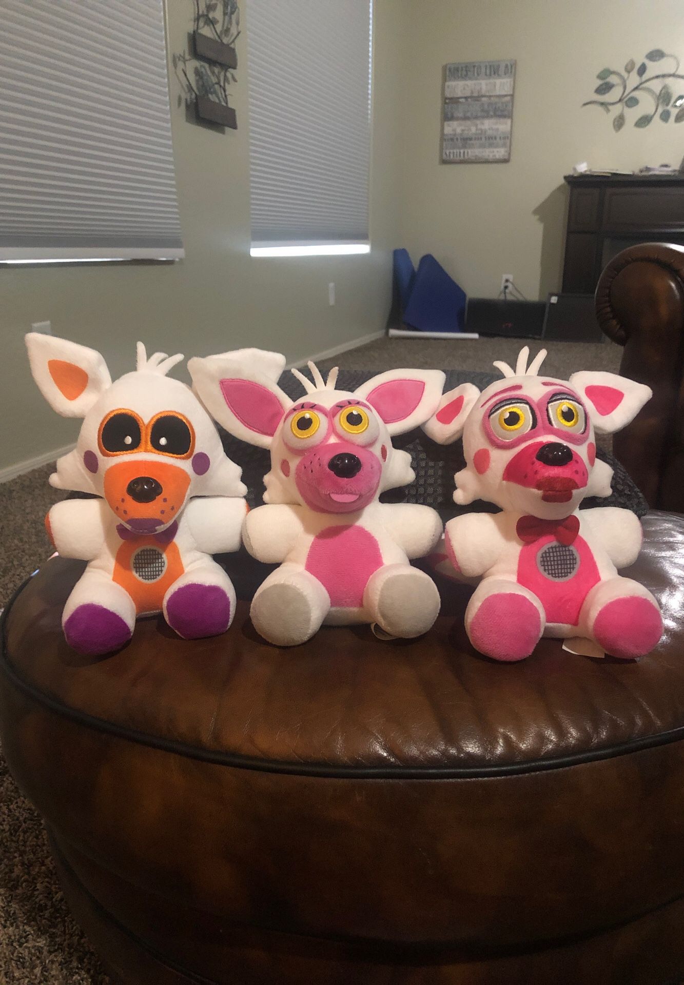 Five nights of Freddy plushies