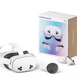 Oculus Quest 3s 128 Gb In Near Perfect Condition. Comes With Carrying Case And Aftermarket Adjustable Head strap 
